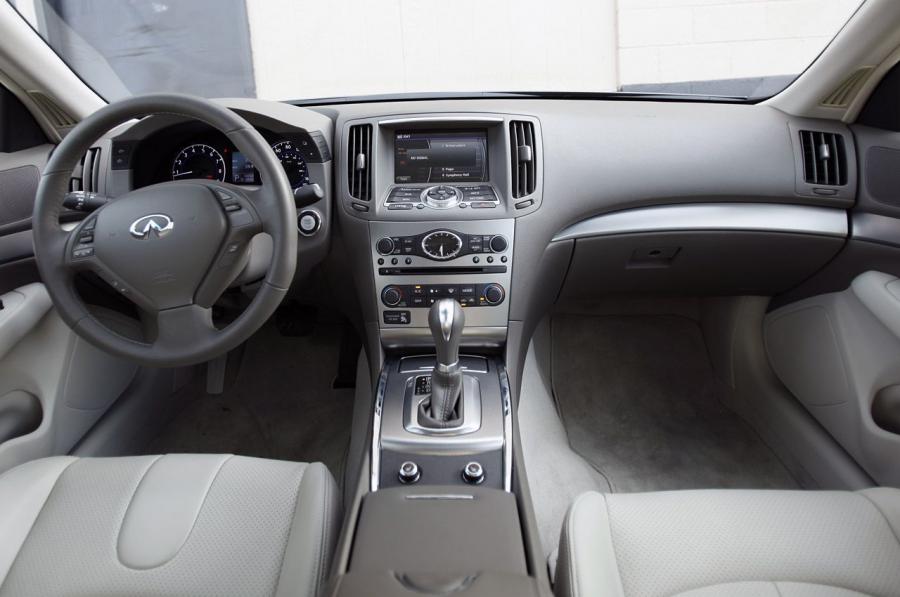  Infiniti G25 2012 года  (фото 21 из 30)